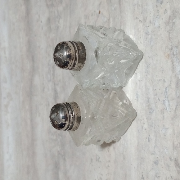 Vintage Glass Mini Salt and Pepper shakers - Picture 1 of 4